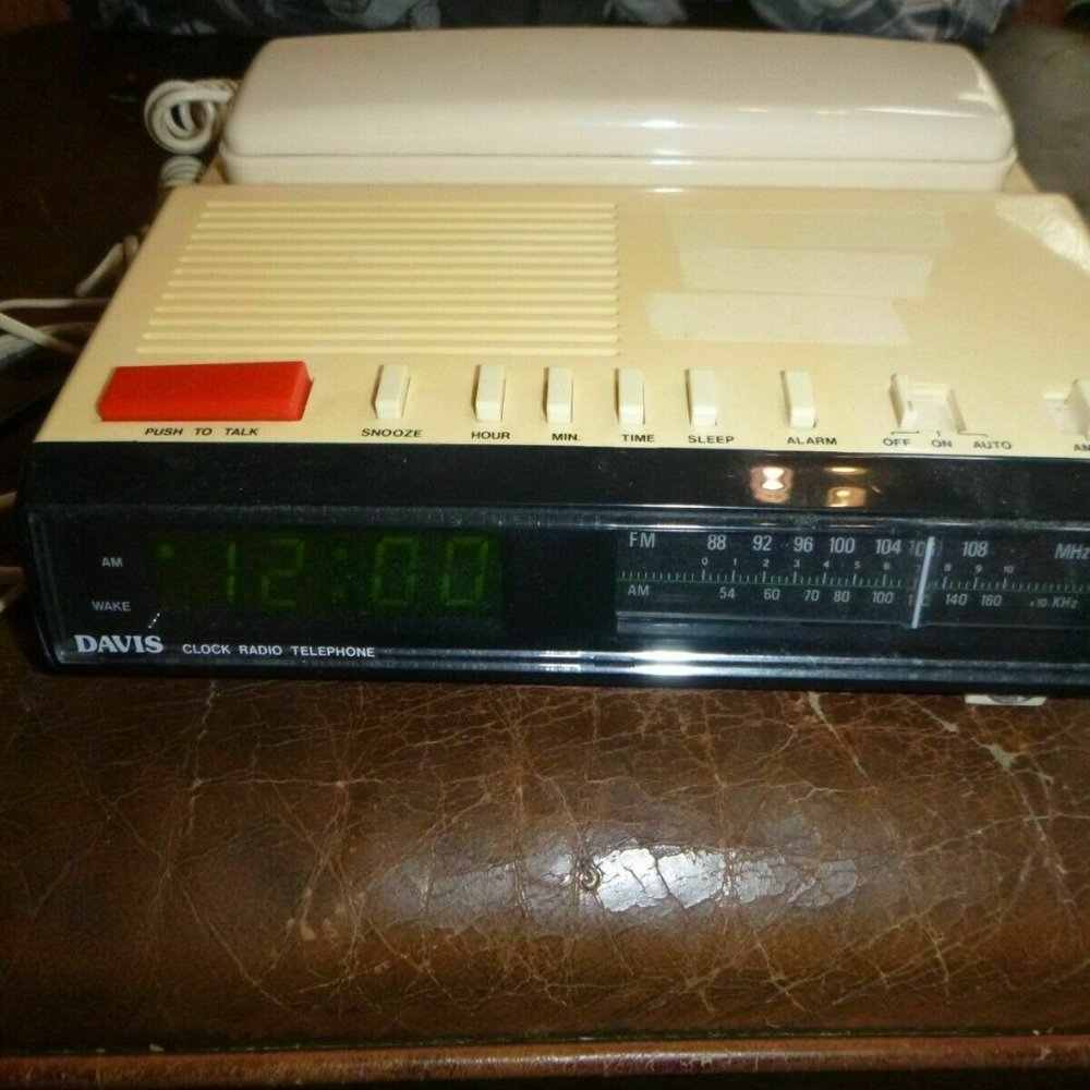 Vintage DAVIS AM/FM Clock Radio Telephone Model No. TR-303 - Made in Hong Kong